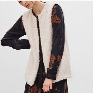 2X Wilfred Chatou Tan and Black Sherpa Vest